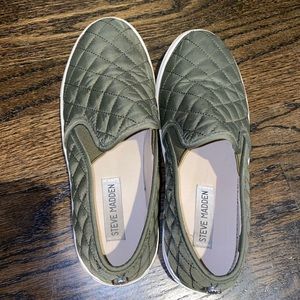 ECENTRCQ SLIP-ON SNEAKER STEVE MADDEN